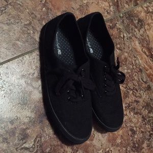 all black american eagle sneakers